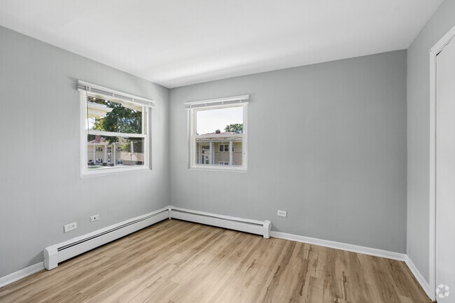 2BR, 1BA - 900SF - Second Bedroom