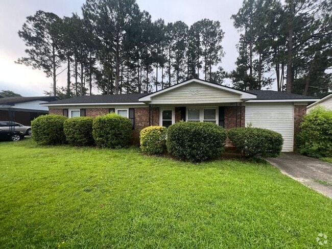 Building Photo - 3 BEDROOM MADE FOR YOU - Available for Mov... Rental