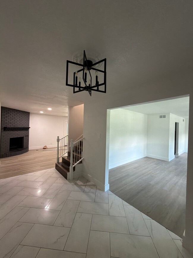 Photo - 550 Glen Oaks Blvd