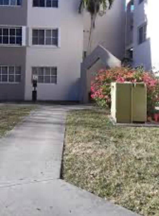 Photo - 6175 NW 186th St Unidad 302