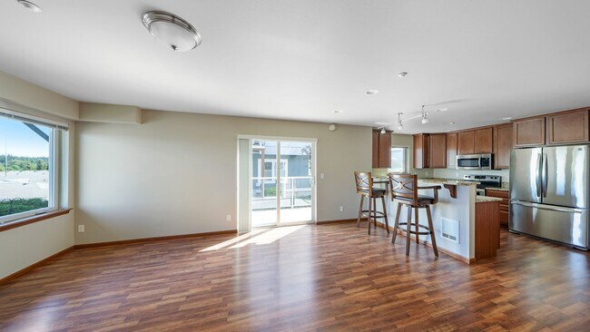 3614 Portage Ln Unit 200