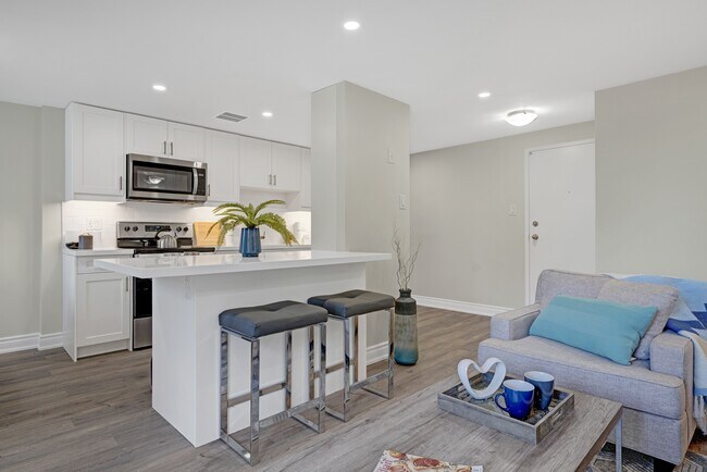 Photo - 622 Upper Wentworth Street