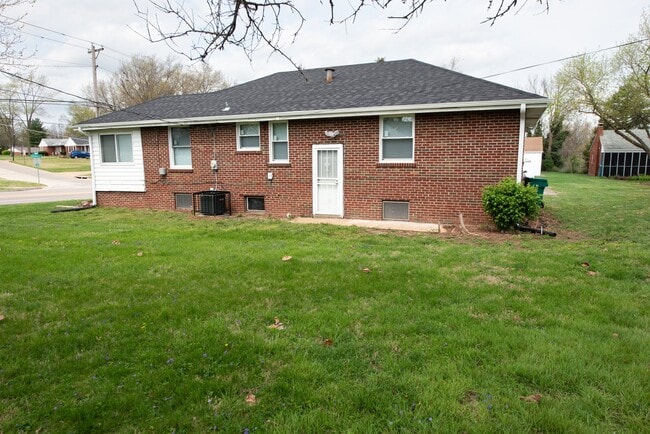 Photo - 956 Fontaine Pl