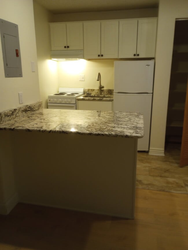 Building Photo - 2101 S Josephine St Unit 208