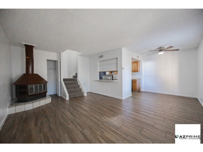 Photo - Stylish Townhouse Living in This Charming 2/1 tTownhouse in the Heart of Phoenix.