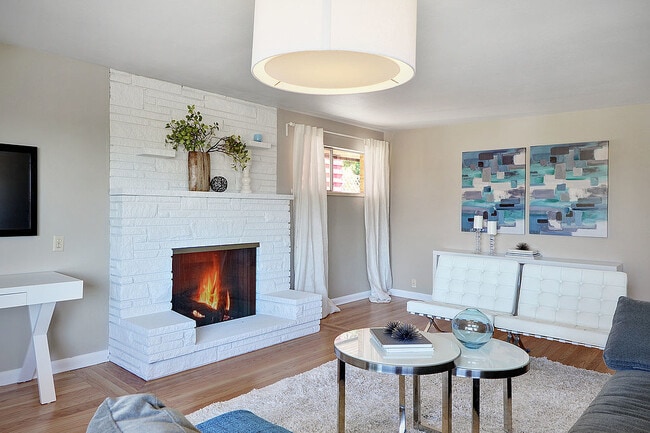 Photo - Mid Century Modern in Maple Leaf