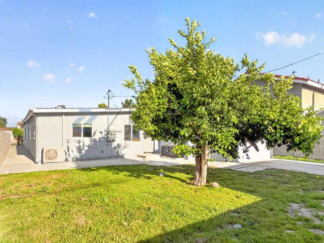 Building Photo - 3233 Easy Ave