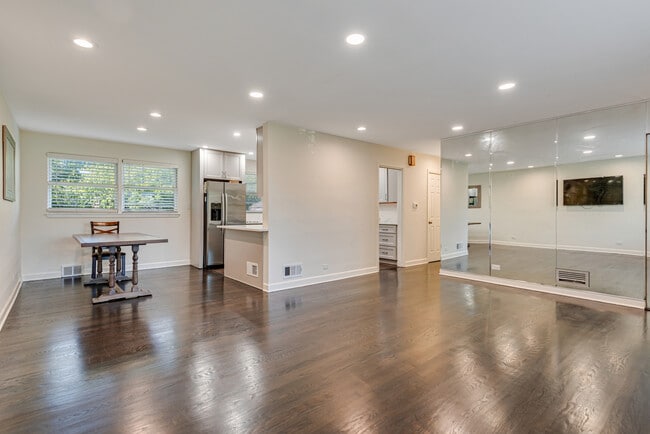 Photo - 7330 N Kilbourn Ave