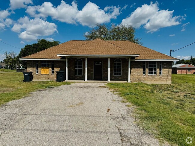 Building Photo - Waco Downtown Living Rental