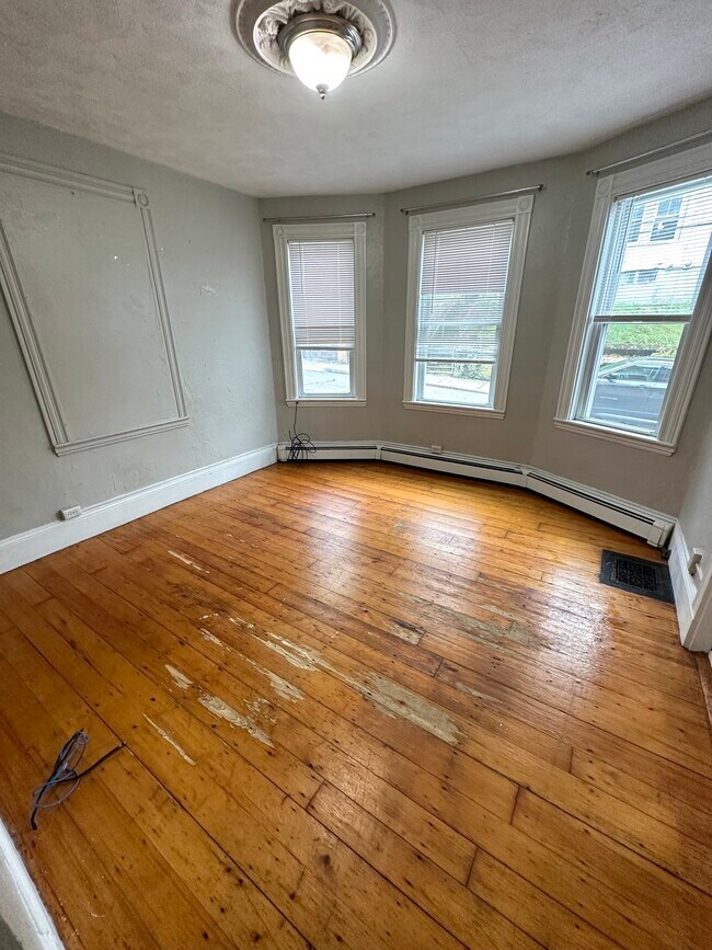 Building Photo - 17 Eldora St Unit 1