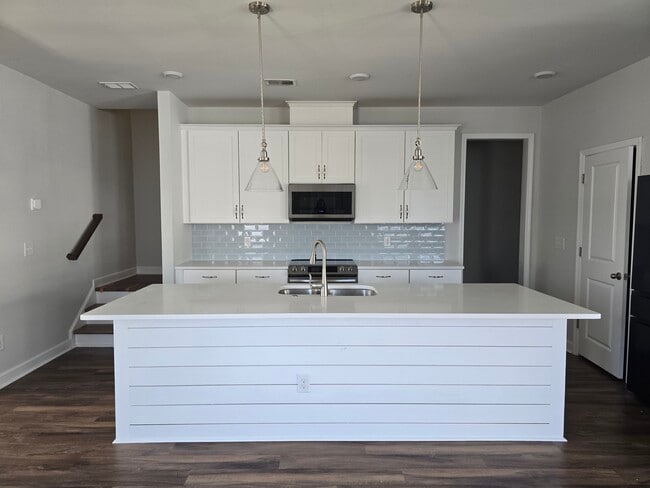 Initial Kitchen view - 550 McLernon Trce