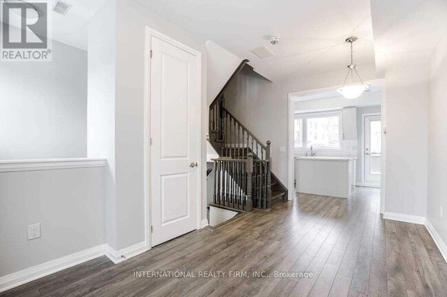 Photo - 11 Locust Ldg Gdns