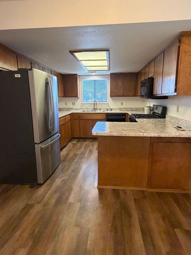 Photo - 3 bedroom Townhouse in East Redding