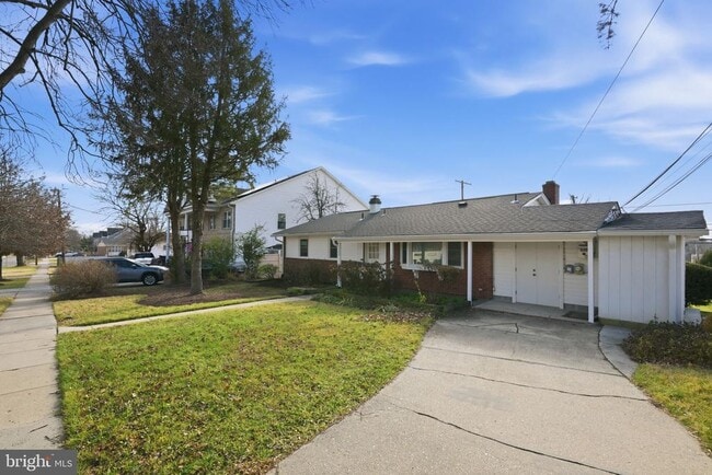 Photo - 1721 University Blvd W