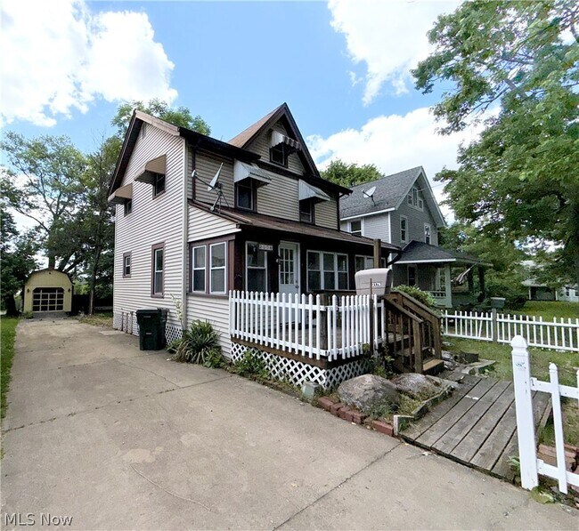 Building Photo - 2176 Stone St