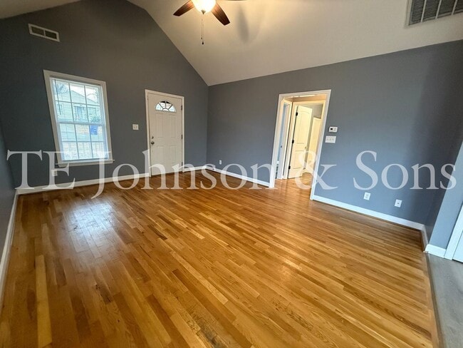 Photo - Charming 3 Bedroom Home with Modern Finishes on Dellwood
