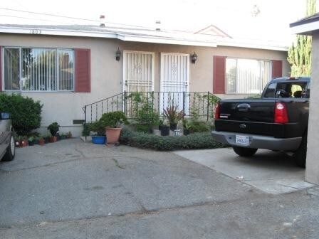 Right unit - 1801 Vine St