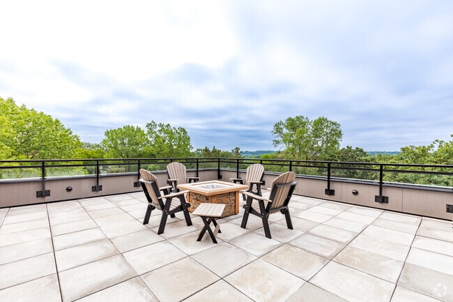 Rooftop Patio - The Overlook at Crystal Lake