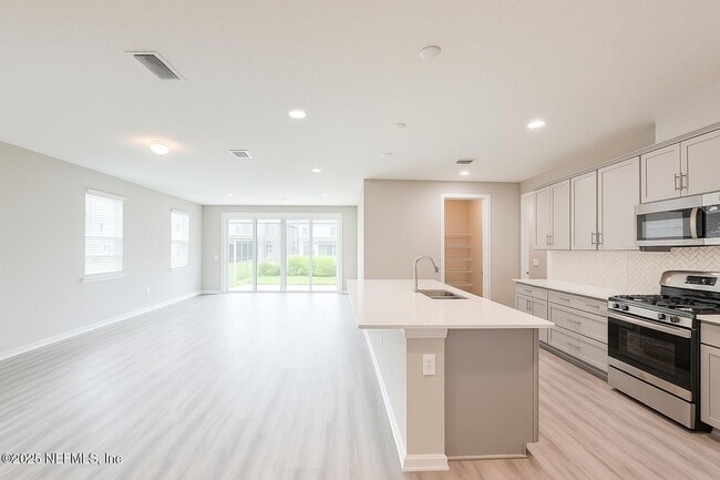 Photo - 1827 Amberly Dr