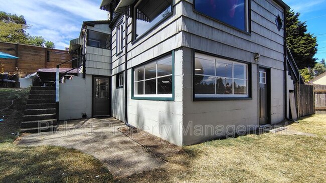 Photo - 4121 W D St Unit B