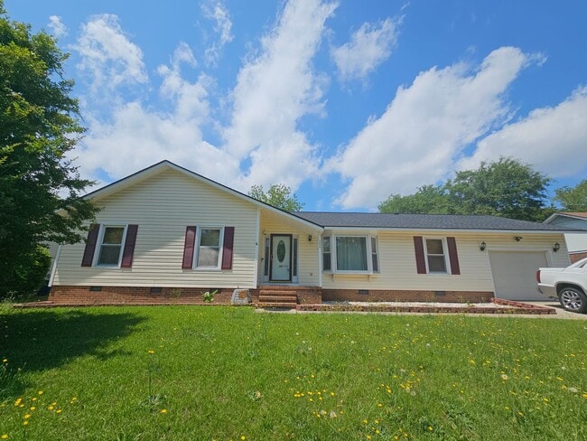 3 Bed, 2 Bath with Screened in Porch - 3 Bed, 2 Bath with Screened in Porch Casa