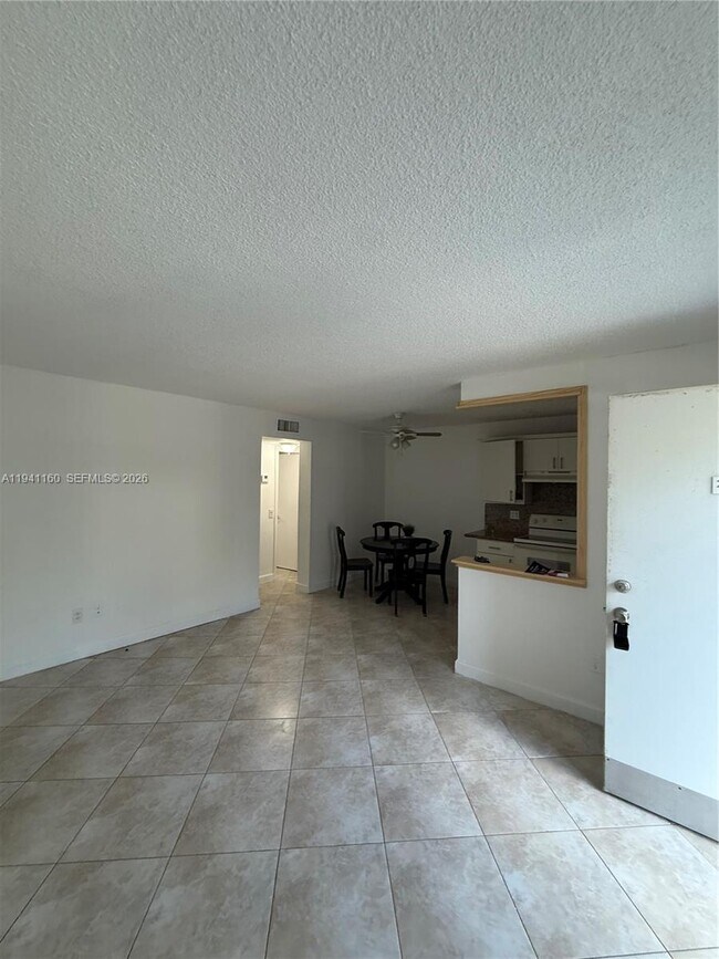 Photo - 1801 S Treasure Dr Unidad 212A