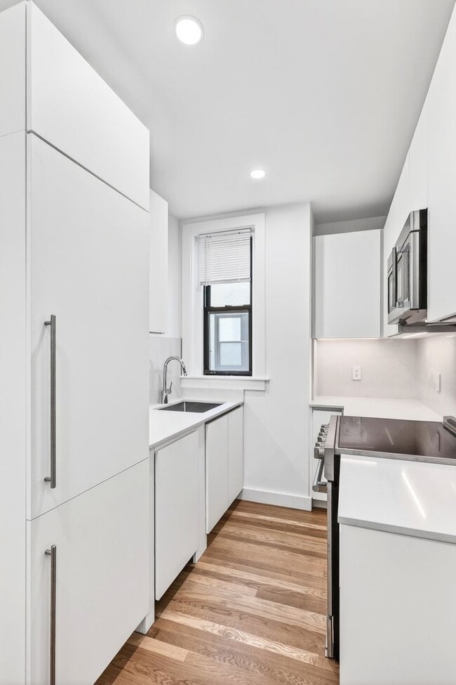 $3275 | 1BR 1BA | Brighton | Laundry in Building - $3275 | 1BR 1BA | Brighton | Laundry in Building
