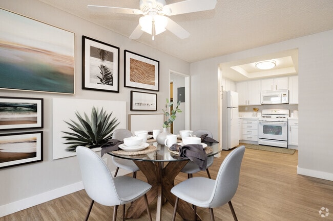 Colony Parc 2BR, 1BA - 1020SF - Colony Parc