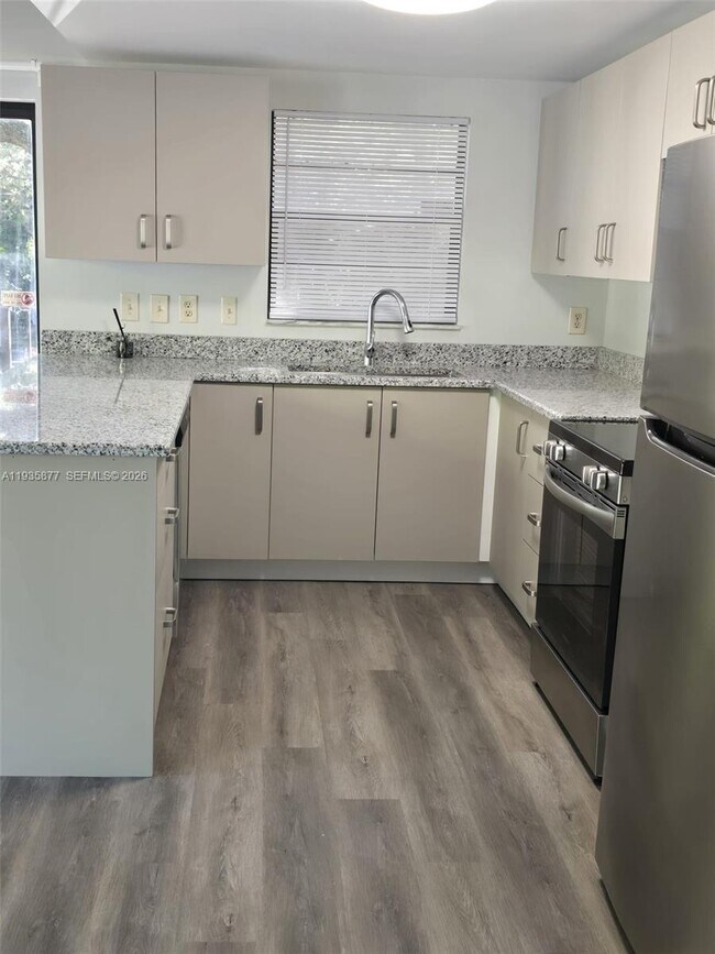 Photo - 4705 SW 62nd Ave Unit 201