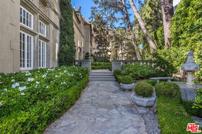 Photo - 10335 Wilshire Blvd