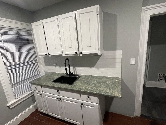 Photo - 595 William St Unit 2nd Floor