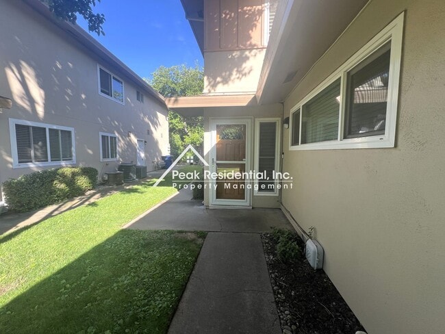 Photo - 2bd/1ba Condo with 1 Car Garage- Minutes F...