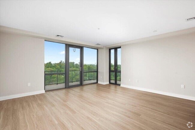 Building Photo - 701 Ridge Hill Boulevard Unit 8D Rental