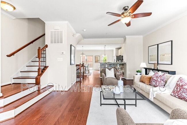Photo - 840 Oldham St