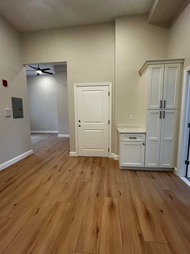 Photo - 246 Front St