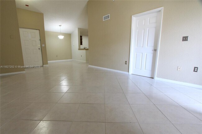 Photo - 2881 N Oakland Forest Dr Unit 306