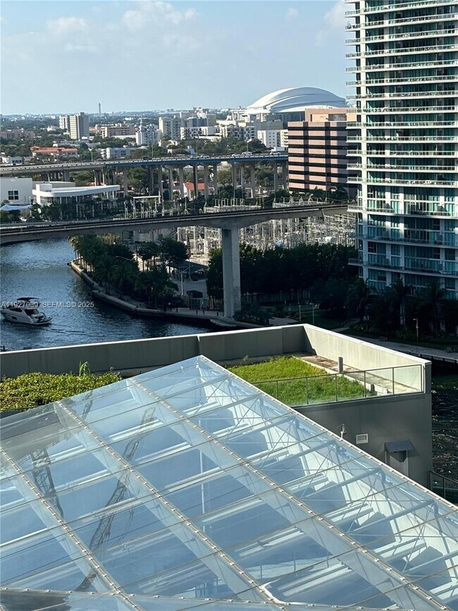 Photo - 68 SE 6th St Unidad 1008