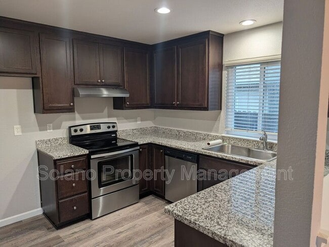 Photo - 906 Javan Way