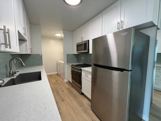 Building Photo - Condo for Rent in University City! 3 Bedro...