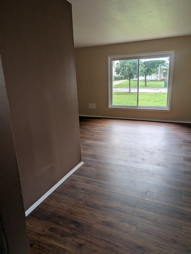 Photo - Charming 4 beds 1 bath in Euclid!