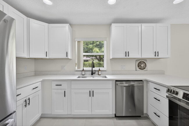 Building Photo - 1135 Staghorn St Rental