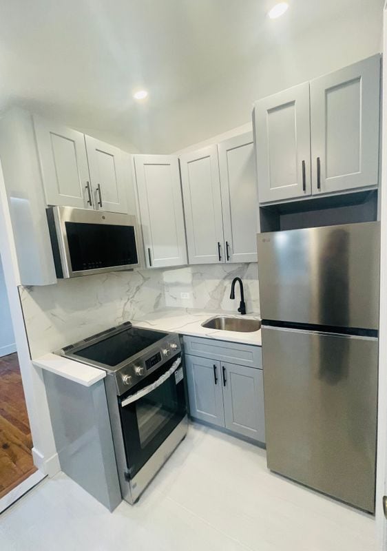 Photo - 42-12 Marathon Pkwy