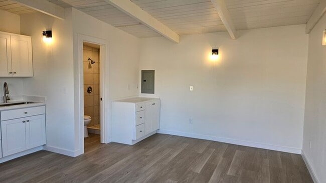 Photo - Parkland Cozy Studio ~on site laundry & parking