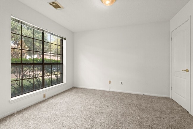 Photo - 2415 Parkwood Ln