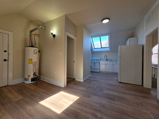 Photo - 210 S Maple Ave Unit Upper