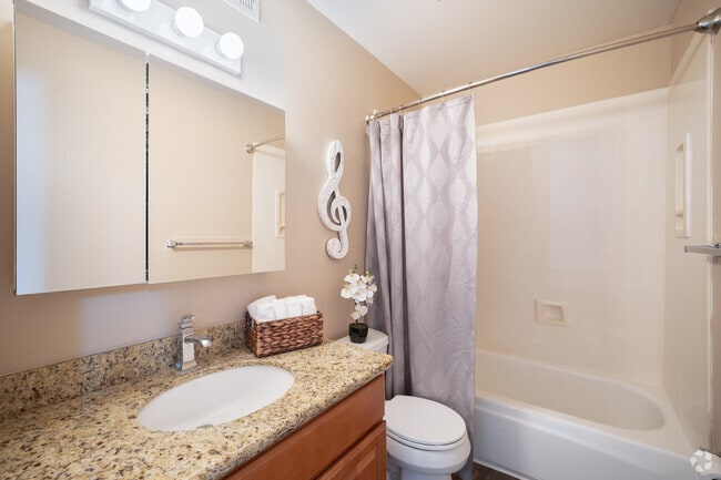 2BR, 2BA - Garden Style