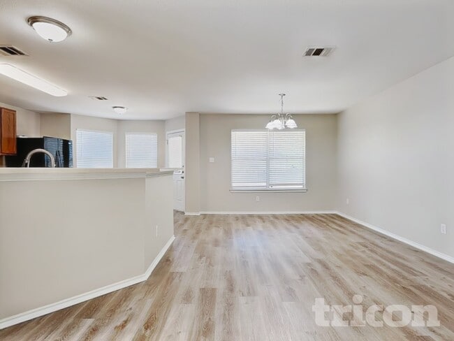 Photo - 201 Hereford St