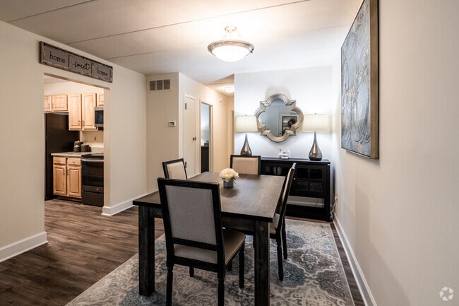 2BR, 2BA - 1,040SF - Dining Room