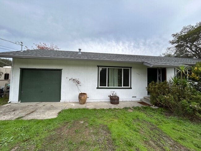 Building Photo - Charming Country Home in Petaluma – 4 Bed, 2 Bath | Available December 1st