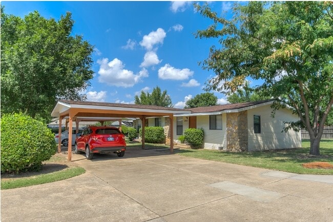 Photo - Springfield Apartments